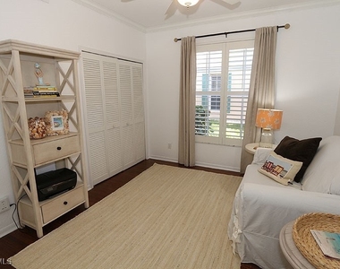 7058 Barrington Circle - Photo Thumbnail 11