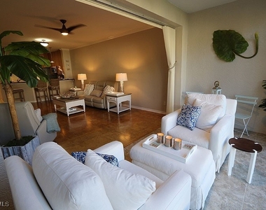 7058 Barrington Circle - Photo Thumbnail 14