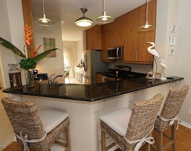 7058 Barrington Circle - Photo Thumbnail 5