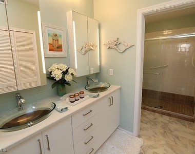 7058 Barrington Circle - Photo Thumbnail 8