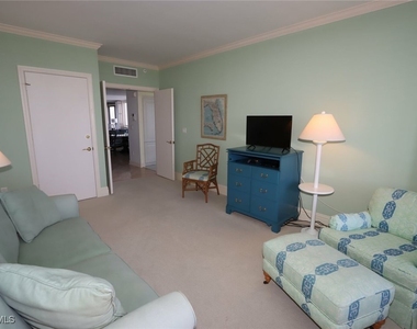 8990 Bay Colony Drive - Photo Thumbnail 12