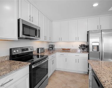43030 Greenway Boulevard - Photo Thumbnail 11