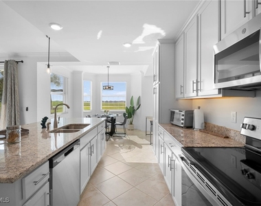 43030 Greenway Boulevard - Photo Thumbnail 13