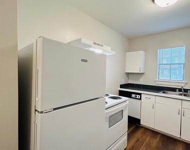 3629 N Macgregor Way - Photo Thumbnail 7