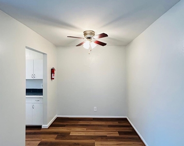 3629 N Macgregor Way - Photo Thumbnail 4