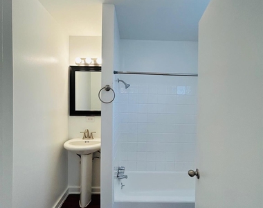 3629 N Macgregor Way - Photo Thumbnail 12