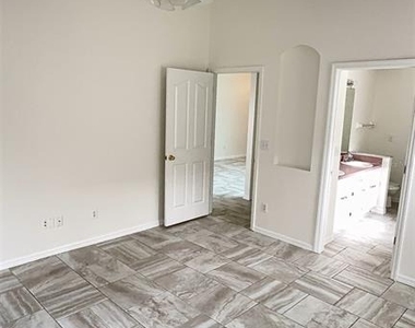 8517 Fawn Creek Drive - Photo Thumbnail 13