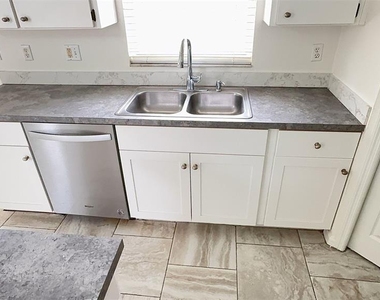 8517 Fawn Creek Drive - Photo Thumbnail 10