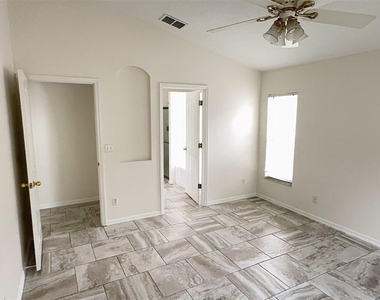 8517 Fawn Creek Drive - Photo Thumbnail 14