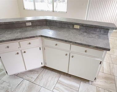 8517 Fawn Creek Drive - Photo Thumbnail 9