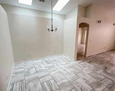 8517 Fawn Creek Drive - Photo Thumbnail 5