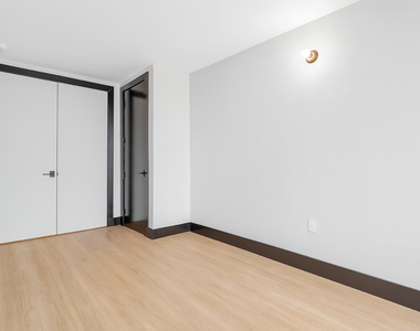 250 Winthrop Street - Photo Thumbnail 2