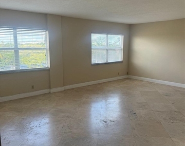 2555 Ne 11th Street - Photo Thumbnail 1