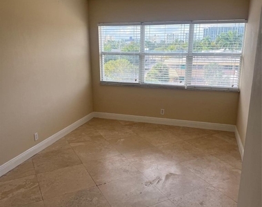 2555 Ne 11th Street - Photo Thumbnail 4