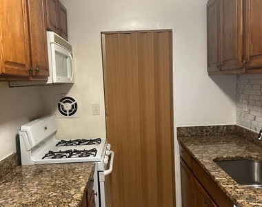 7609 Fontainebleau Drive - Photo Thumbnail 6