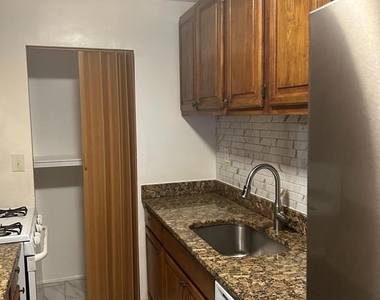 7609 Fontainebleau Drive - Photo Thumbnail 5