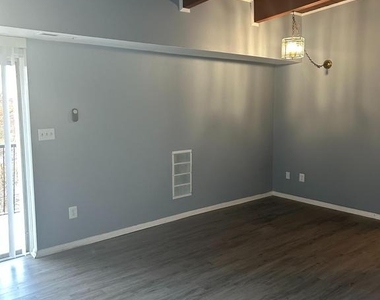 7609 Fontainebleau Drive - Photo Thumbnail 2