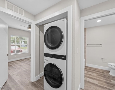 8423 Bernwood Cove Loop - Photo Thumbnail 15