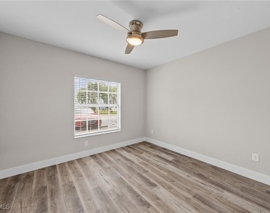 8423 Bernwood Cove Loop - Photo Thumbnail 17