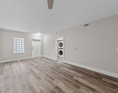 8423 Bernwood Cove Loop - Photo Thumbnail 5