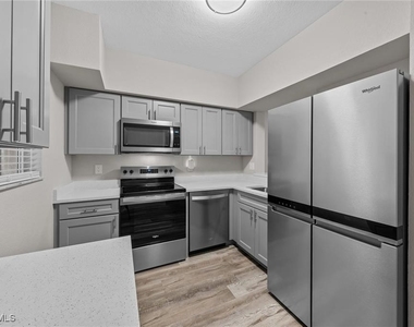 8423 Bernwood Cove Loop - Photo Thumbnail 3