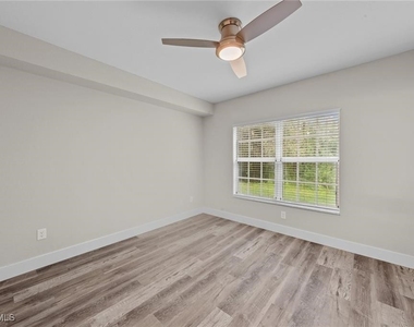 8423 Bernwood Cove Loop - Photo Thumbnail 12