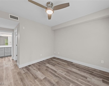 8423 Bernwood Cove Loop - Photo Thumbnail 11