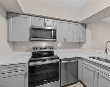 8423 Bernwood Cove Loop - Photo Thumbnail 2