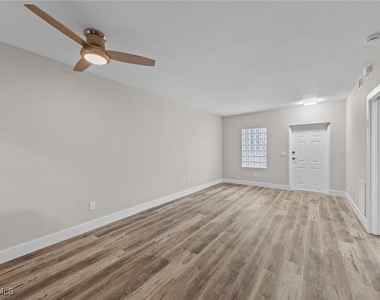 8423 Bernwood Cove Loop - Photo Thumbnail 4