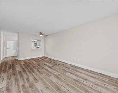 8423 Bernwood Cove Loop - Photo Thumbnail 7