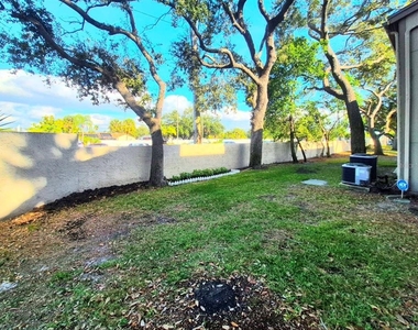 6345 Newtown Circle - Photo Thumbnail 33
