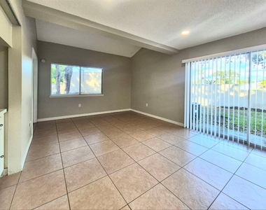6345 Newtown Circle - Photo Thumbnail 10