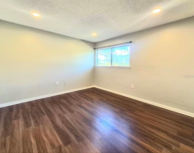 6345 Newtown Circle - Photo Thumbnail 21