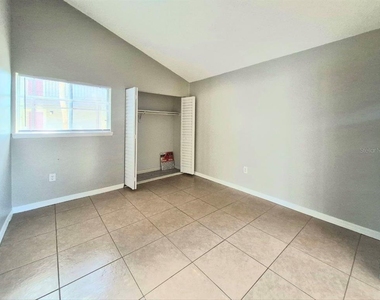 6345 Newtown Circle - Photo Thumbnail 13