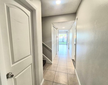 6345 Newtown Circle - Photo Thumbnail 3