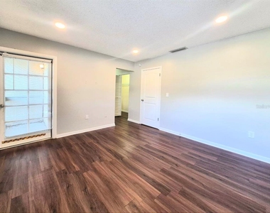 6345 Newtown Circle - Photo Thumbnail 24