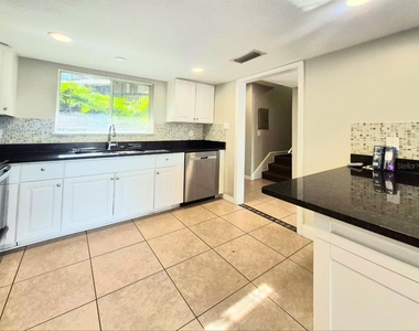 6345 Newtown Circle - Photo Thumbnail 5