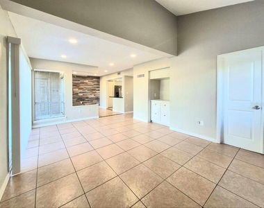 6345 Newtown Circle - Photo Thumbnail 12
