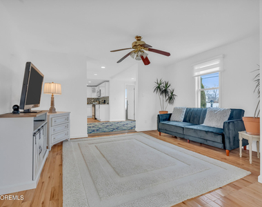 323 Roosevelt Avenue - Photo Thumbnail 5