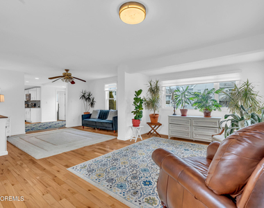 323 Roosevelt Avenue - Photo Thumbnail 4