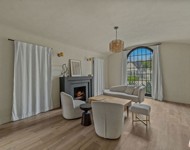 8822 Rosewood Avenue - Photo Thumbnail 4
