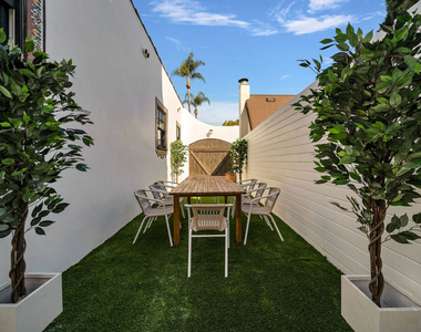 8822 Rosewood Avenue - Photo Thumbnail 30