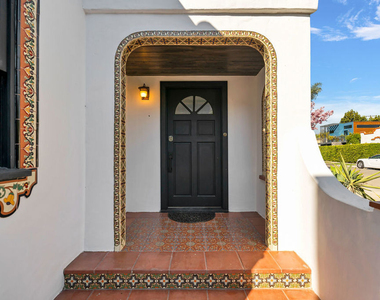 8822 Rosewood Avenue - Photo Thumbnail 3