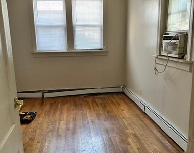 116-02 Farmers Boulevard - Photo Thumbnail 4