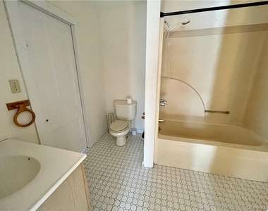 17 Ribbecke Hill Road - Photo Thumbnail 8