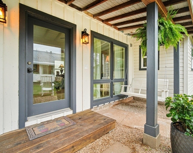 801 1/2 Bishop St - Photo Thumbnail 1