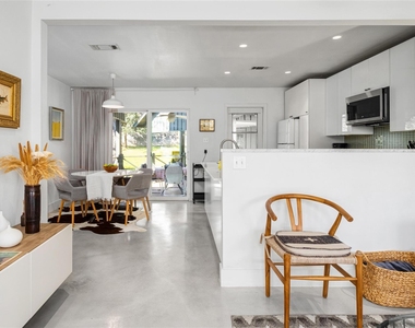 4620 Englewood Dr - Photo Thumbnail 3