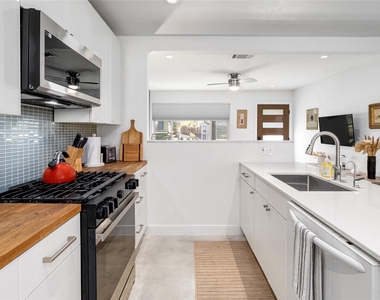 4620 Englewood Dr - Photo Thumbnail 8