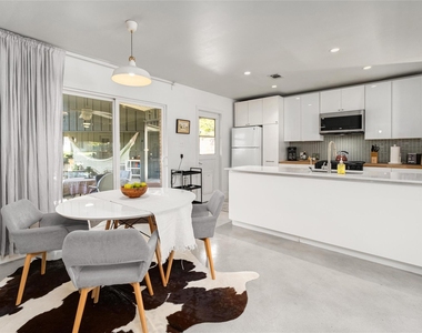 4620 Englewood Dr - Photo Thumbnail 5