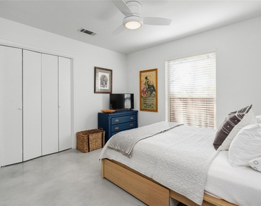 4620 Englewood Dr - Photo Thumbnail 21